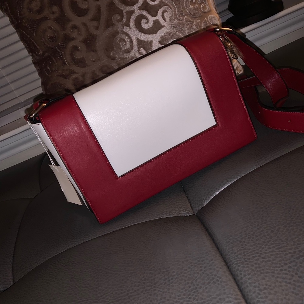 Crossbody handbag
